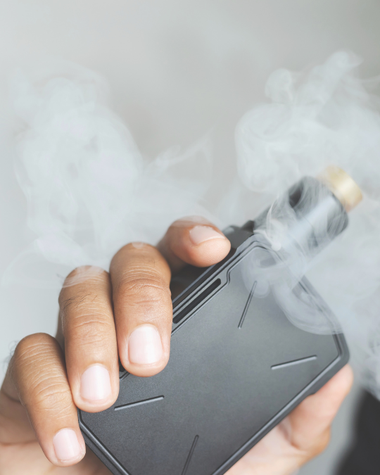 ilustrasi penggunaan vape